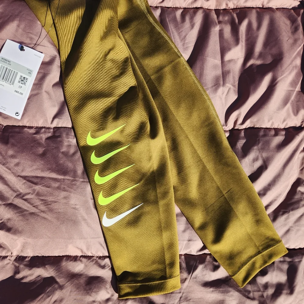 NWT Nike Mid Rise 7/8 Legging - Picture 2 of 4